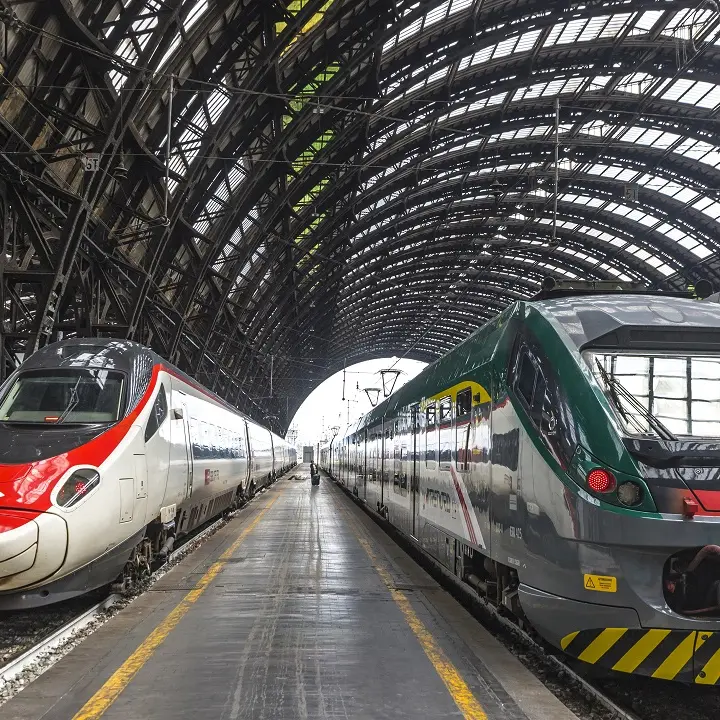 Treni a rischio per lo sciopero generale: possibili disagi per i viaggiatori. Ecco le fasce orarie garantite\n