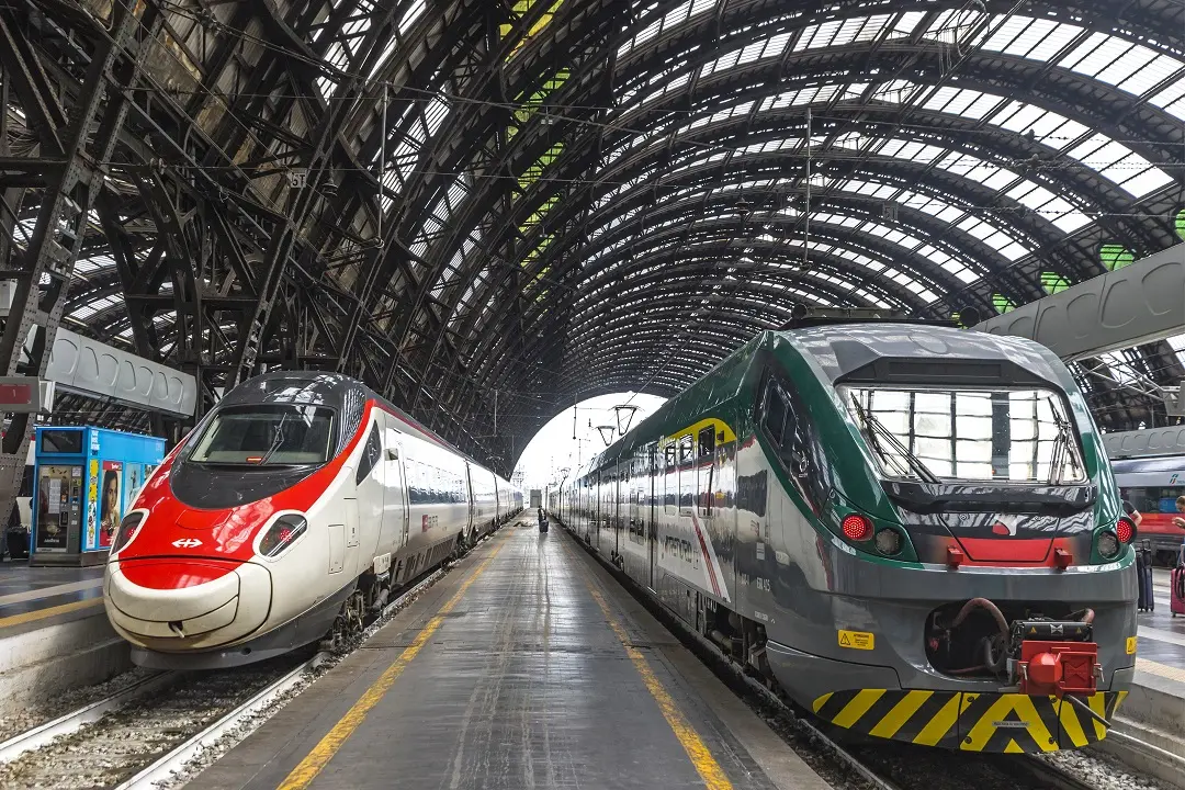Treni a rischio per lo sciopero generale: possibili disagi per i viaggiatori. Ecco le fasce orarie garantite\n