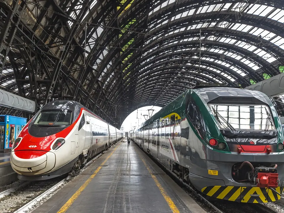 Treni a rischio per lo sciopero generale: possibili disagi per i viaggiatori. Ecco le fasce orarie garantite