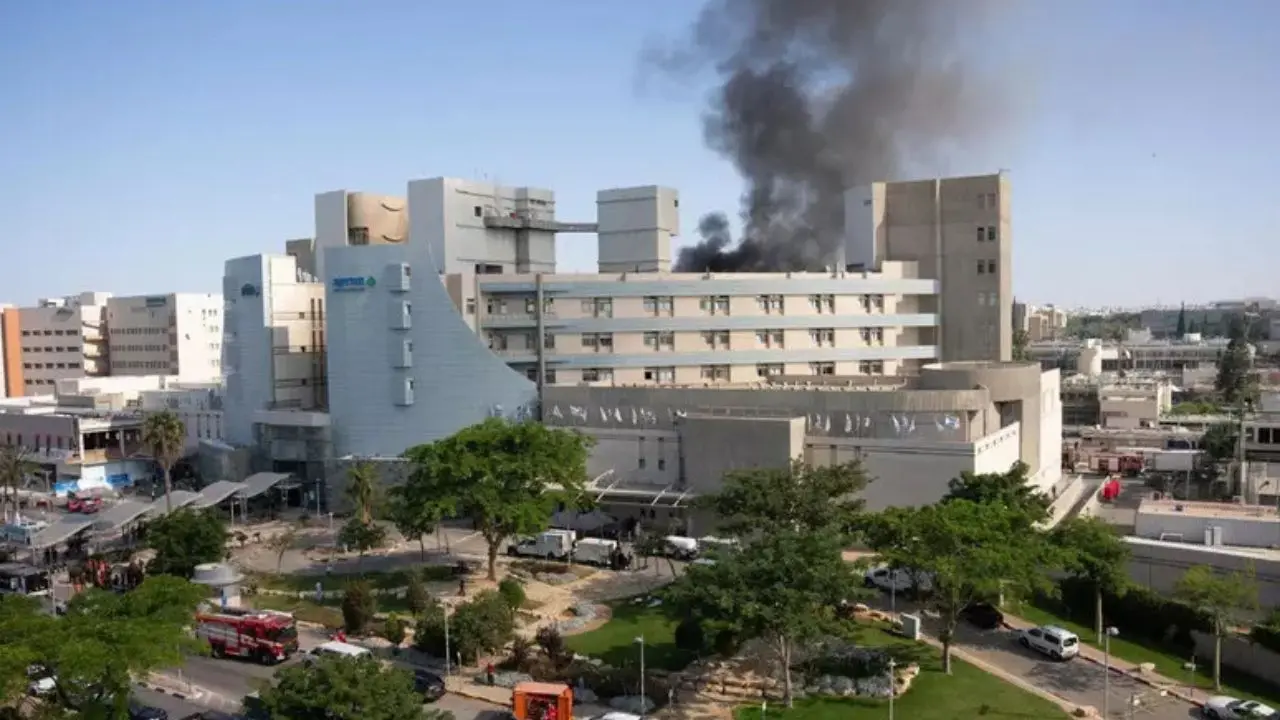 Guerra in Medio Oriente, un missile iraniano colpisce un ospedale nel sud di Israele\n
