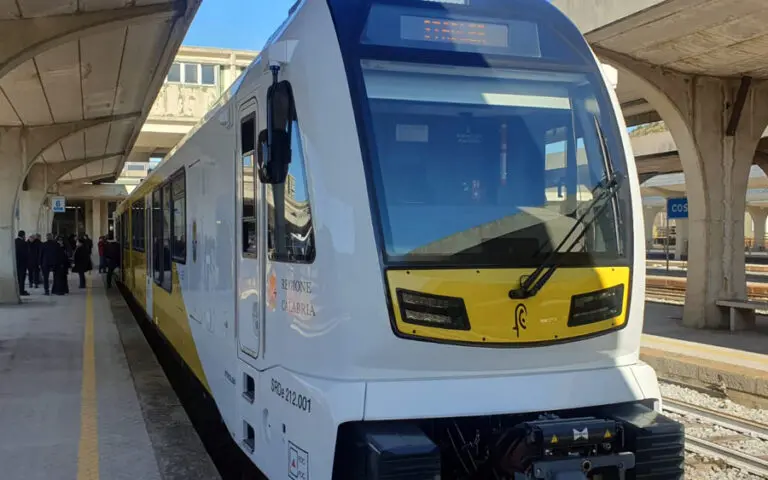 L’inchiesta per corruzione, i sindacati preoccupati per Ferrovie della Calabria:\u00A0«Bene pubblico che va difeso»\n