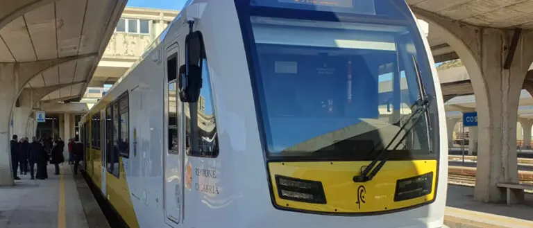 L’inchiesta per corruzione, i sindacati preoccupati per Ferrovie della Calabria:\u00A0«Bene pubblico che va difeso»\n