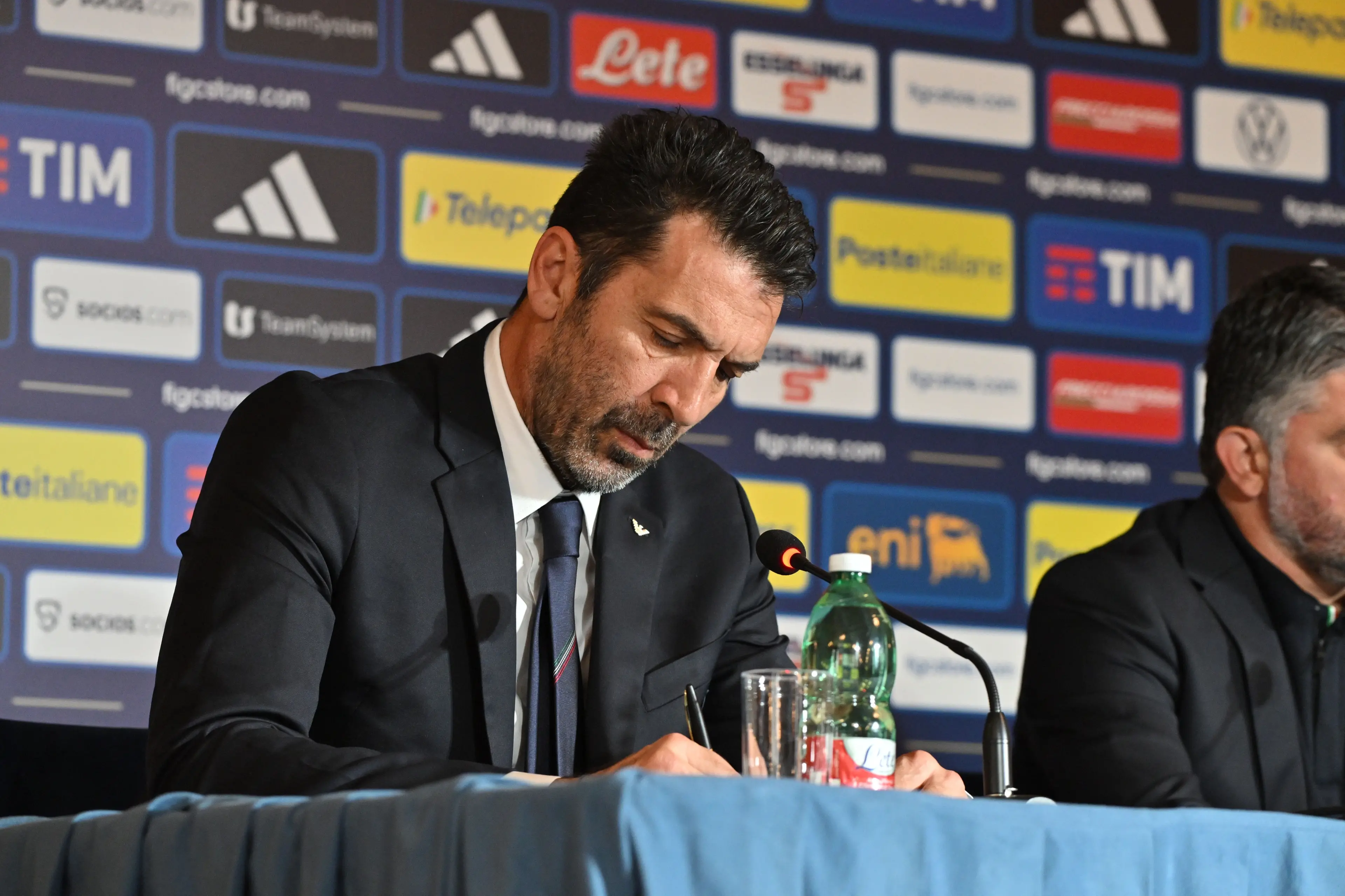 Buffon lascia la Nazionale dopo Gravina: addio al ruolo di capodelegazione\n