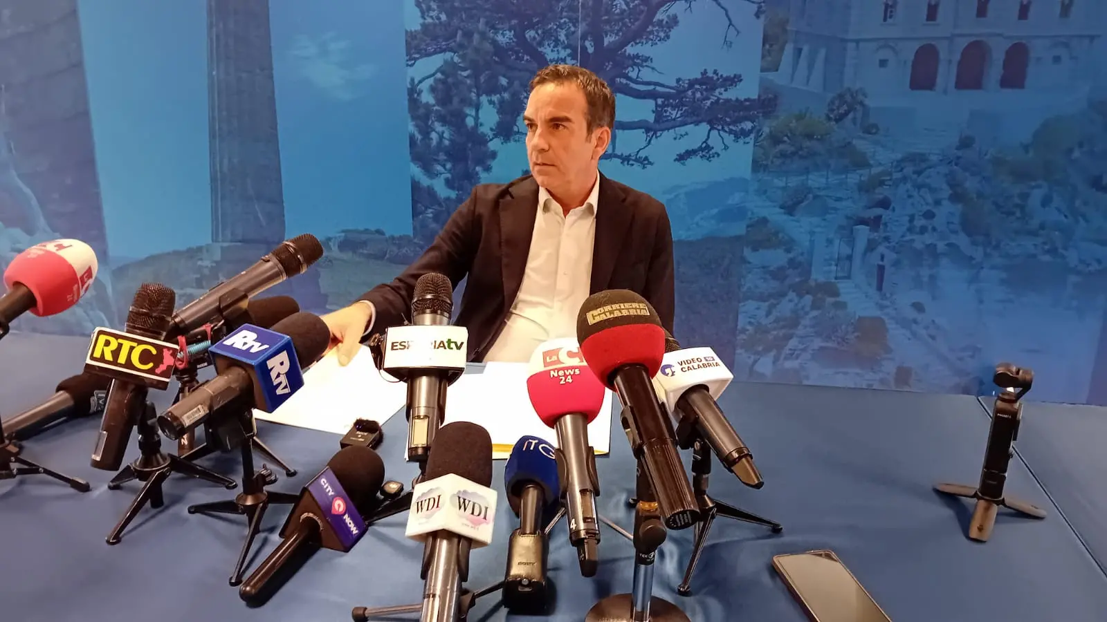 L’inchiesta su Occhiuto, la guerra nell’Anci e Sbarra al Governo: i tre fronti caldissimi per Forza Italia in Calabria
