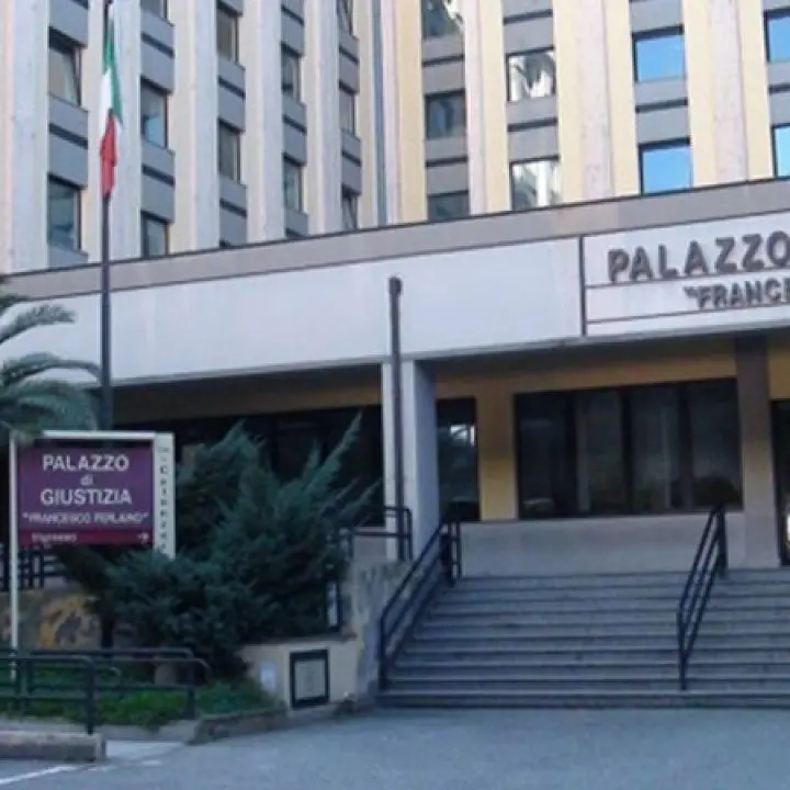 Borgia, si scagliò sui vicini con una zappa e ne mandò uno in ospedale: condannato a due anni\n