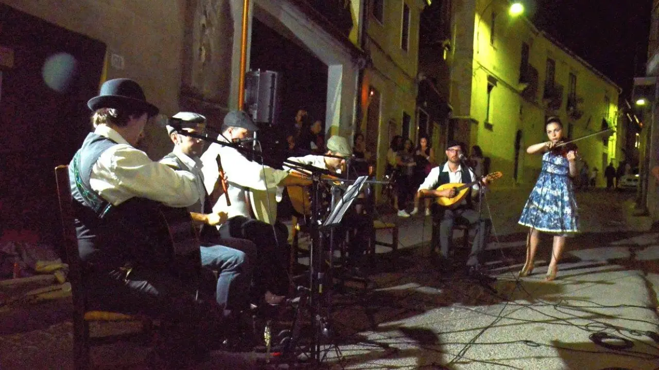 Il Palio delle Serenate a Bisignano, lo storico appuntamento con la musica di un tempo sotto ai balconi di antichi palazzi