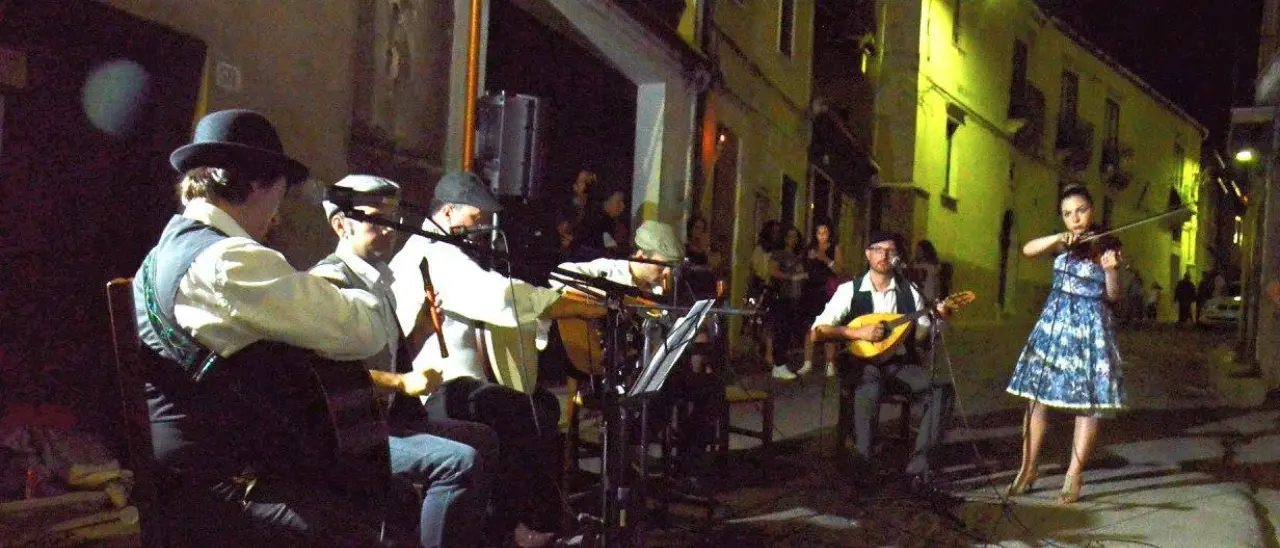 Il Palio delle Serenate a Bisignano, lo storico appuntamento con la musica di un tempo sotto ai balconi di antichi palazzi