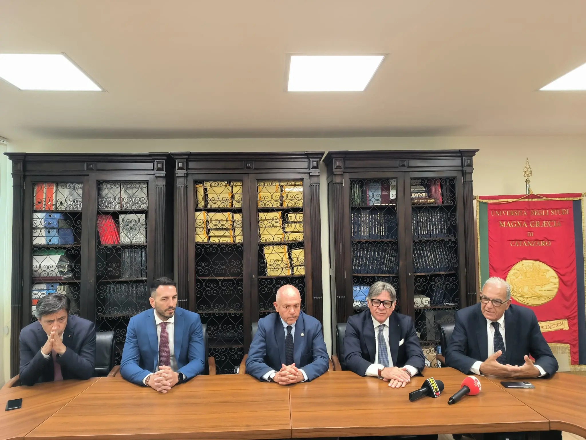 Intesa tra Università di Catanzaro e Confcommercio:\u00A0programmato il master\u00A0su Costruzione e consolidamento d’impresa\n
