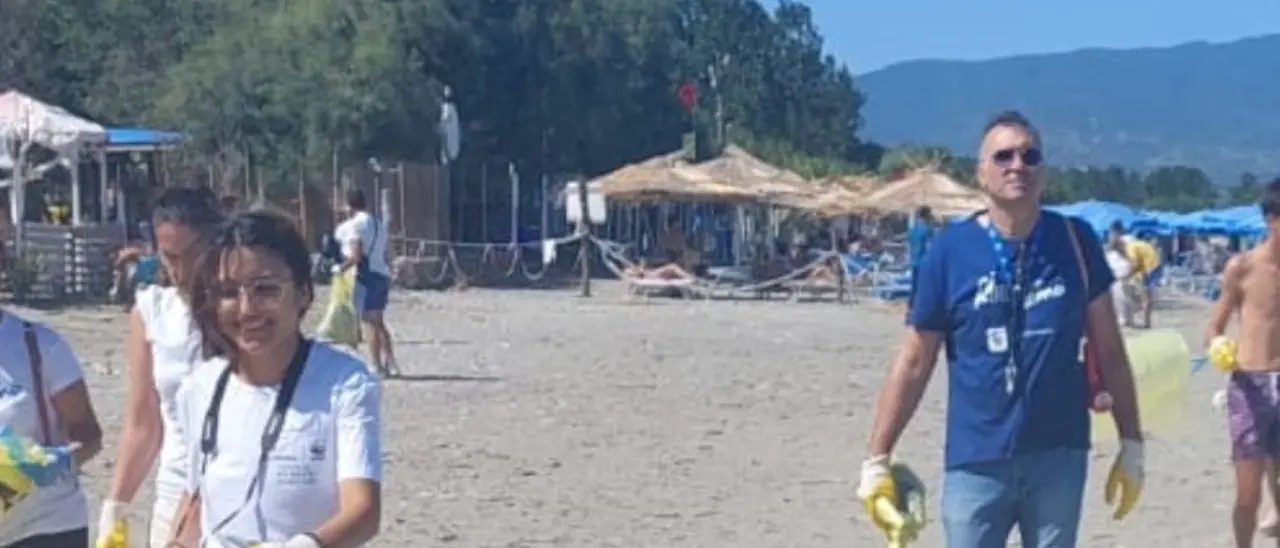 Spiagge «stuprate» dalle ruspe, Campana (AVS): «Uno spettacolo indegno, la Regione si sforzi a diffondere la cultura dell’ambiente»\n