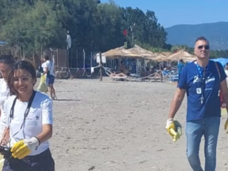 Spiagge «stuprate» dalle ruspe, Campana (AVS): «Uno spettacolo indegno, la Regione si sforzi a diffondere la cultura dell’ambiente»