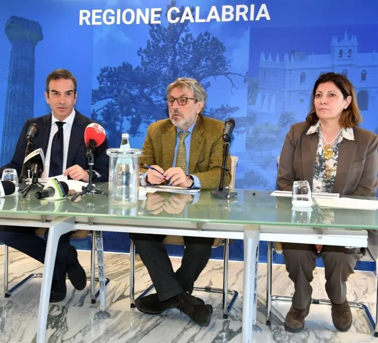 Nuovi ospedali di Catanzaro, Cosenza e Crotone, la Regione chiede un miliardo in più all’Inail: ecco il piano\n