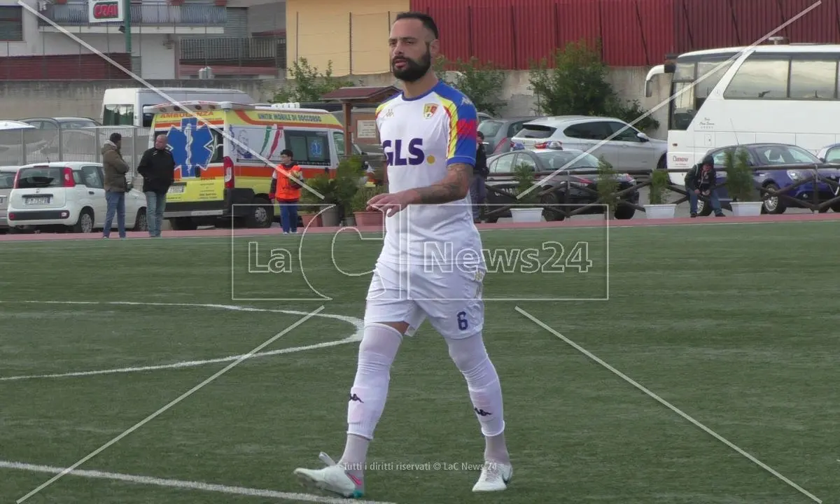 Serie D, il Sambiase blinda il suo reparto difensivo: ufficiale il rinnovo del leader Gerardo Strumbo\n