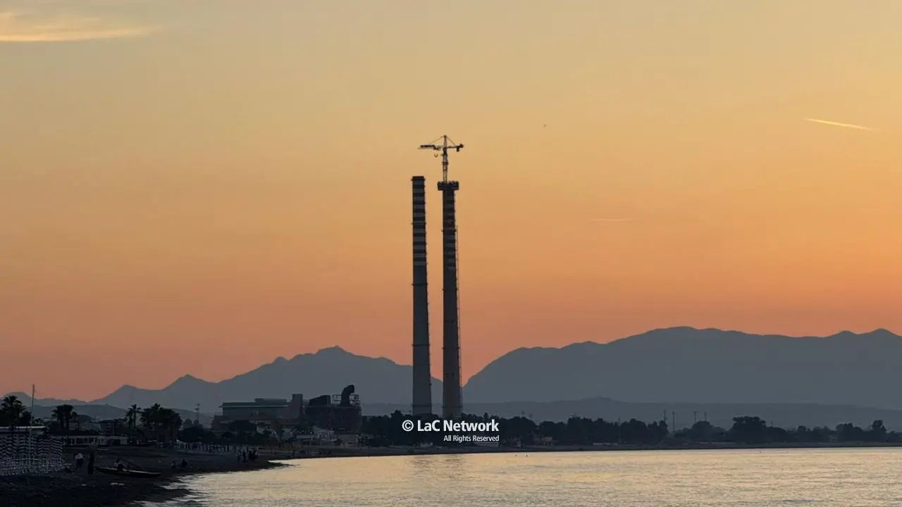 Corigliano Rossano, demolizione delle ciminiere della centrale Enel in ritardo di un anno. E per il futuro Stasi propone un polo fieristico\n