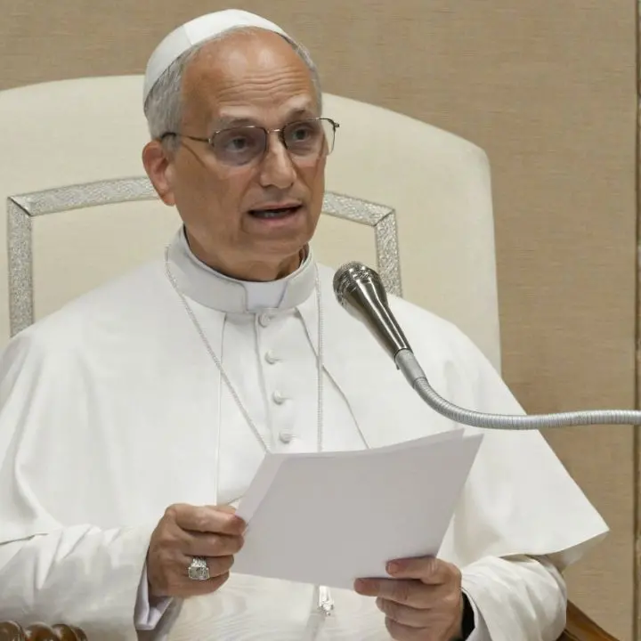 «I poveri gridano invano, troppa ricchezza in poche mani»: l’appello di papa Leone XIV ai leader mondiali\n