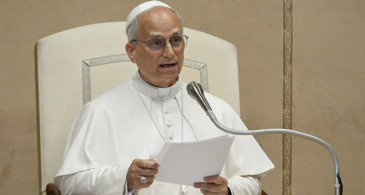 «I poveri gridano invano, troppa ricchezza in poche mani»: l’appello di papa Leone XIV ai leader mondiali\n