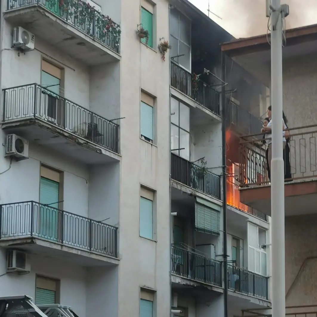 Corigliano Rossano, caldaia esplode al terzo piano di un palazzo: tanta paura per il botto, nessun ferito\u00A0\n