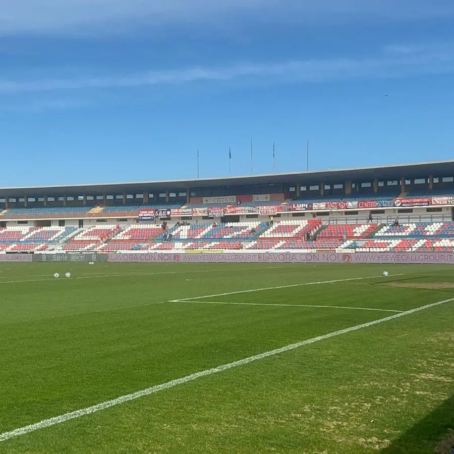 Cosenza, lavori e verifica allo stadio Marulla: il Comune mette in campo 54mila euro\u00A0per le torri faro e le strutture reticolari\n