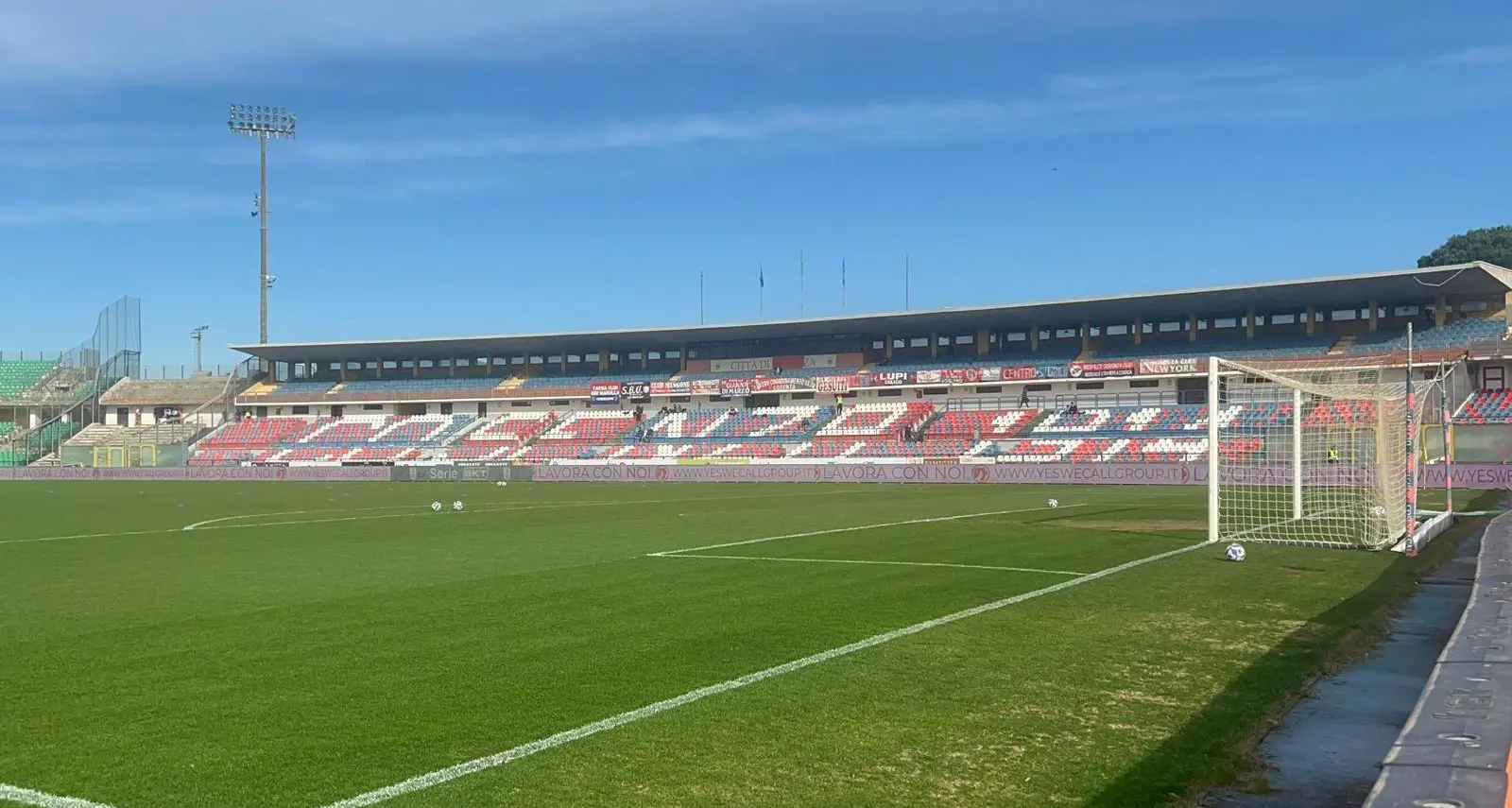 Cosenza, lavori e verifica allo stadio Marulla: il Comune mette in campo 54mila euro\u00A0per le torri faro e le strutture reticolari\n