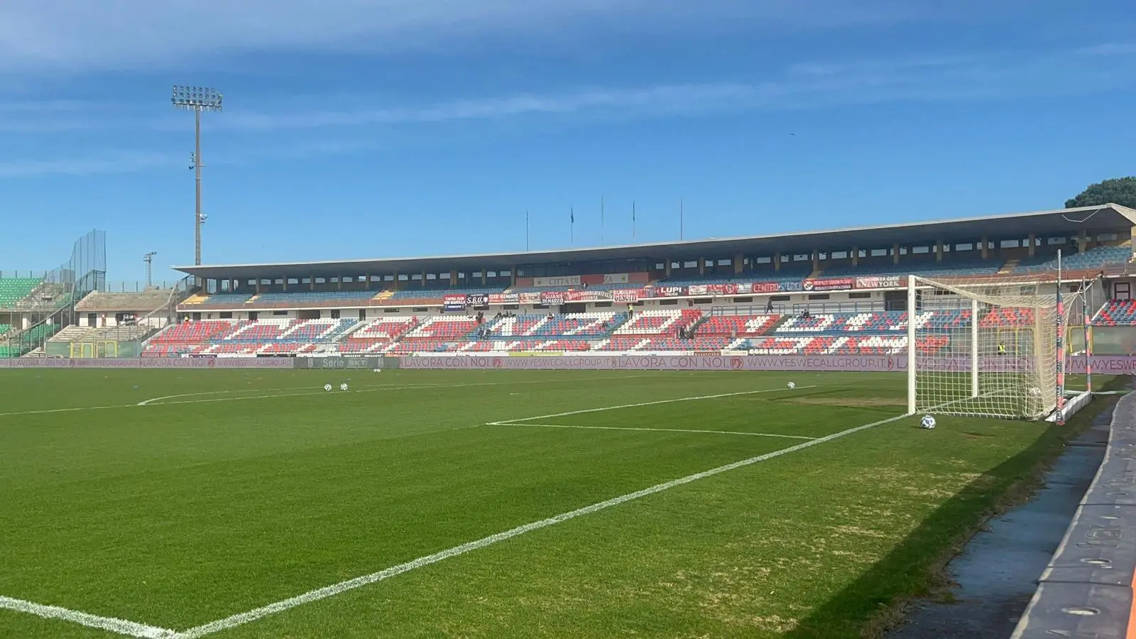 Cosenza, lavori e verifica allo stadio Marulla: il Comune mette in campo 54mila euro\u00A0per le torri faro e le strutture reticolari\n