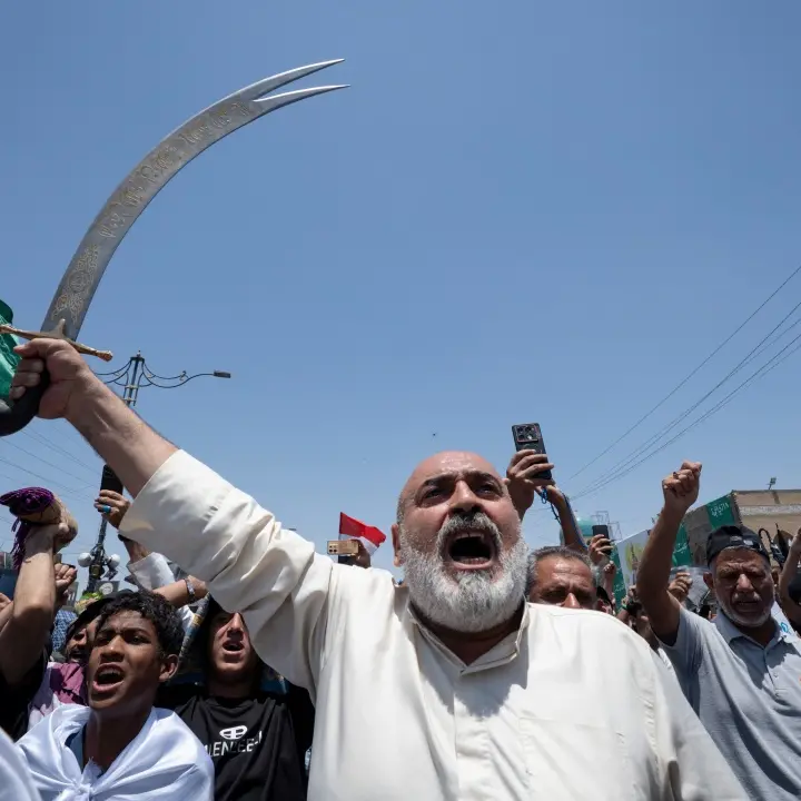 La rabbia dell’Iran dopo l’attacco ai siti nucleari: «Gli Usa hanno iniziato una guerra pericolosa, terribili conseguenze»\n