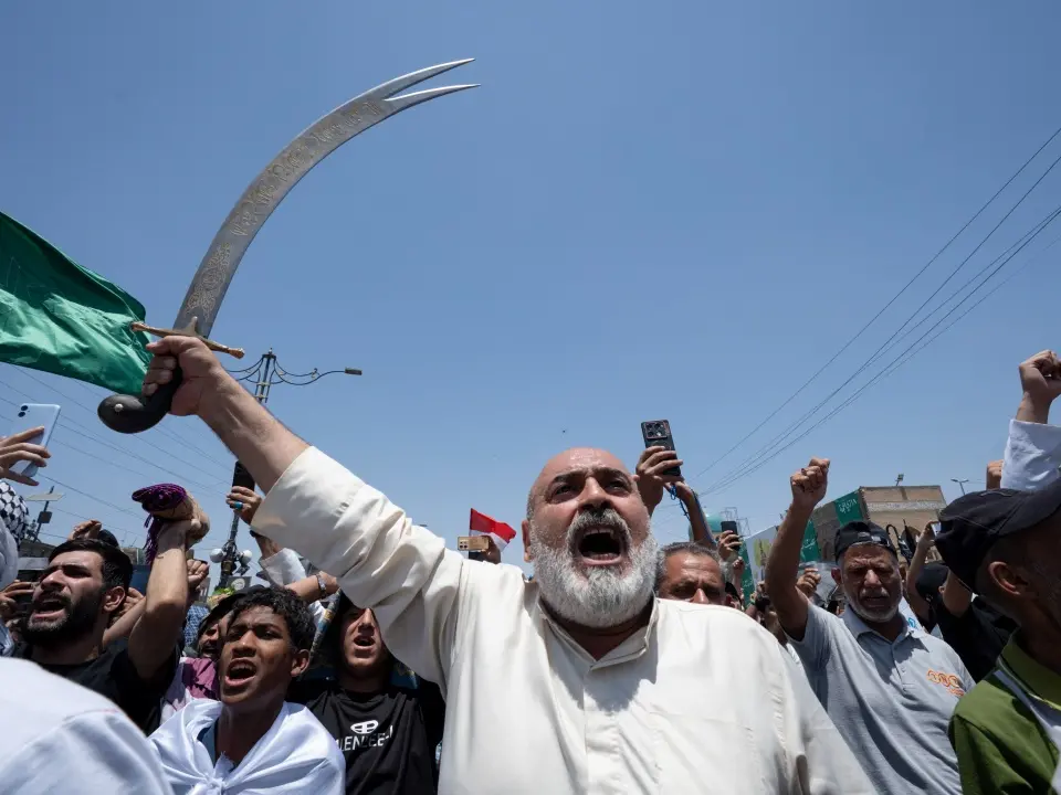 La rabbia dell’Iran dopo l’attacco ai siti nucleari: «Gli Usa hanno iniziato una guerra pericolosa, terribili conseguenze»
