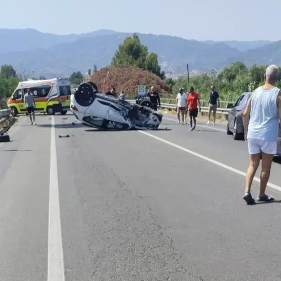 Corigliano Rossano, scontro tra tir e auto sulla statale 106: sei feriti, due sono bambini\n