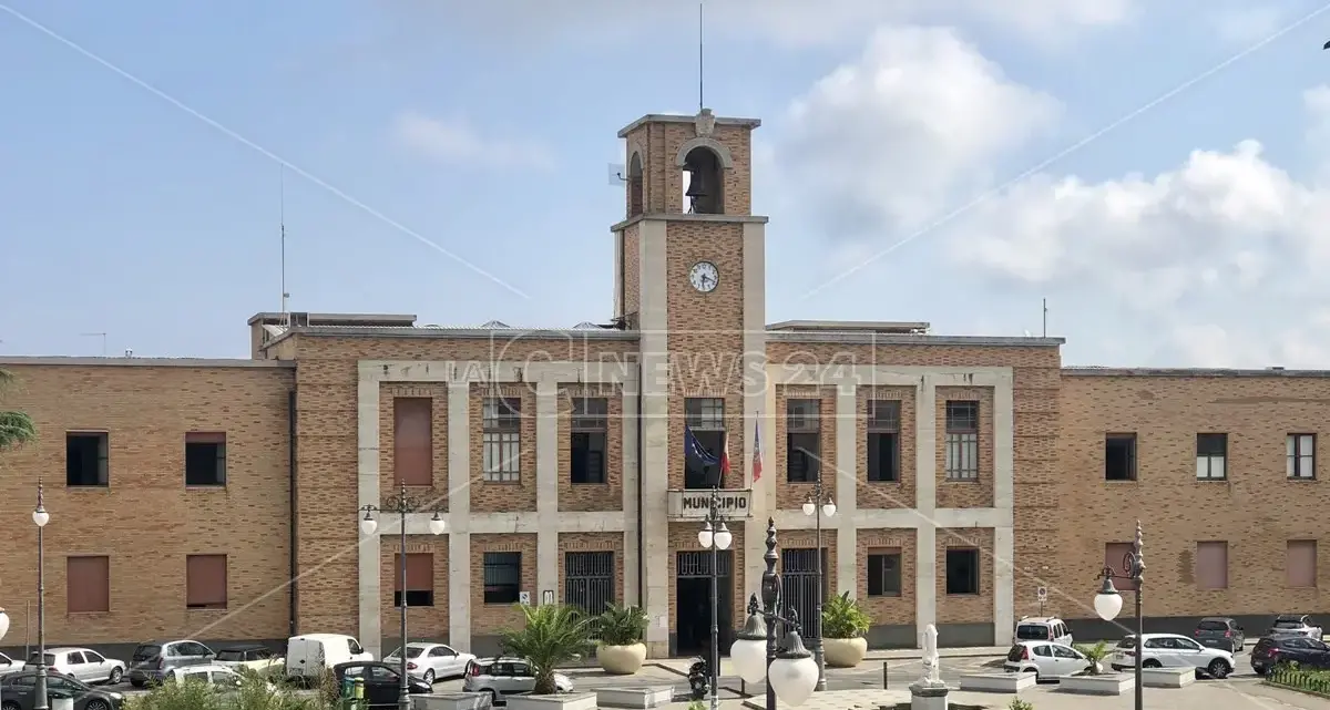 Vibo Valentia simbolo del Sud bloccato: quando la burocrazia frena i cittadini e diventa ingiustizia\n
