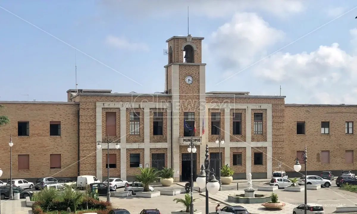 Vibo Valentia simbolo del Sud bloccato: quando la burocrazia ingabbia i cittadini e diventa ingiustizia