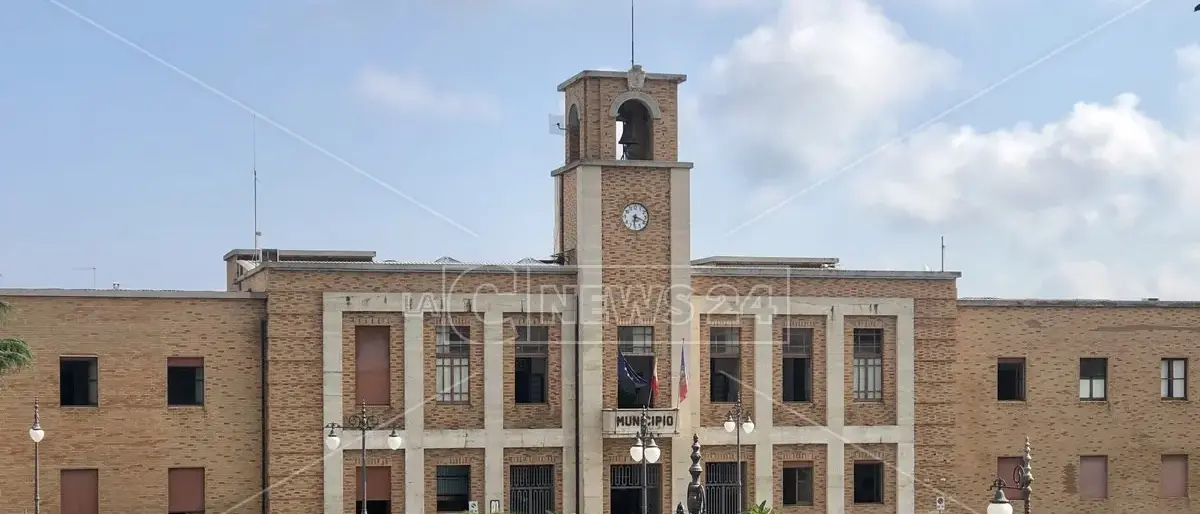 Vibo Valentia simbolo del Sud bloccato: quando la burocrazia ingabbia i cittadini e diventa ingiustizia