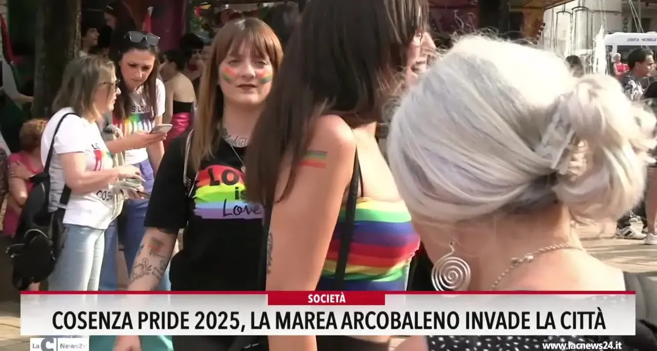 Cosenza pride 2025, la marea arcobaleno invade la città