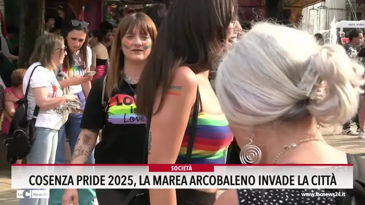 Cosenza pride 2025, la marea arcobaleno invade la città
