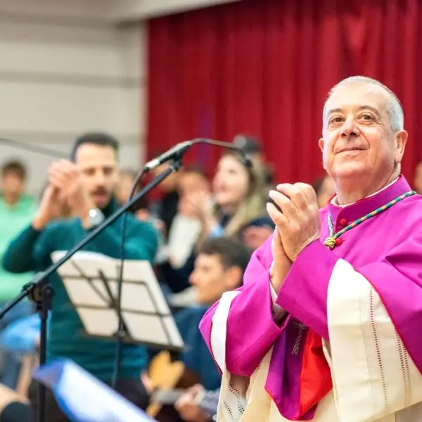 «Fermare la tragedia della guerra\u00A0prima che\u00A0diventi una voragine irreparabile»: l’appello dell’arcivescovo di Cosenza per la pace\n