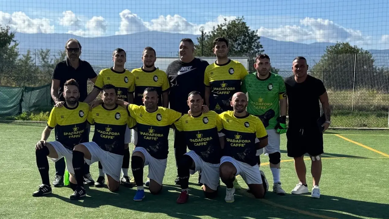 <p>Luzzesi reduci dalla vittoria del campionato</p>\\n