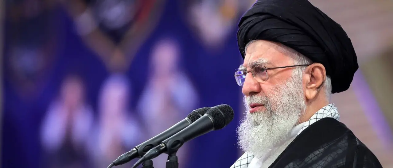 Iran, Khamenei abdica: il figlio Mojtaba sarà la nuova Guida suprema ma non tutti sono d'accordo