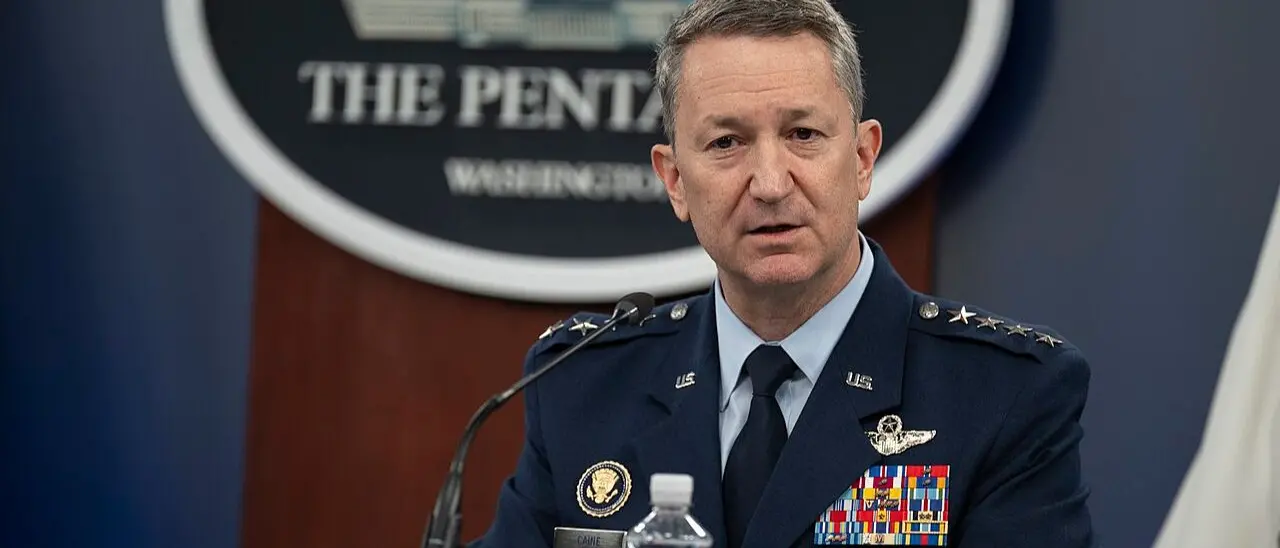 Razin Caine, il generale che Trump ha voluto a ogni costo: «Signore, sono pronto a uccidere per lei»\n