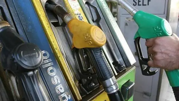 Caro benzina, Calabria sul podio: in una settimana il pieno è aumentato di oltre 2 euro\n