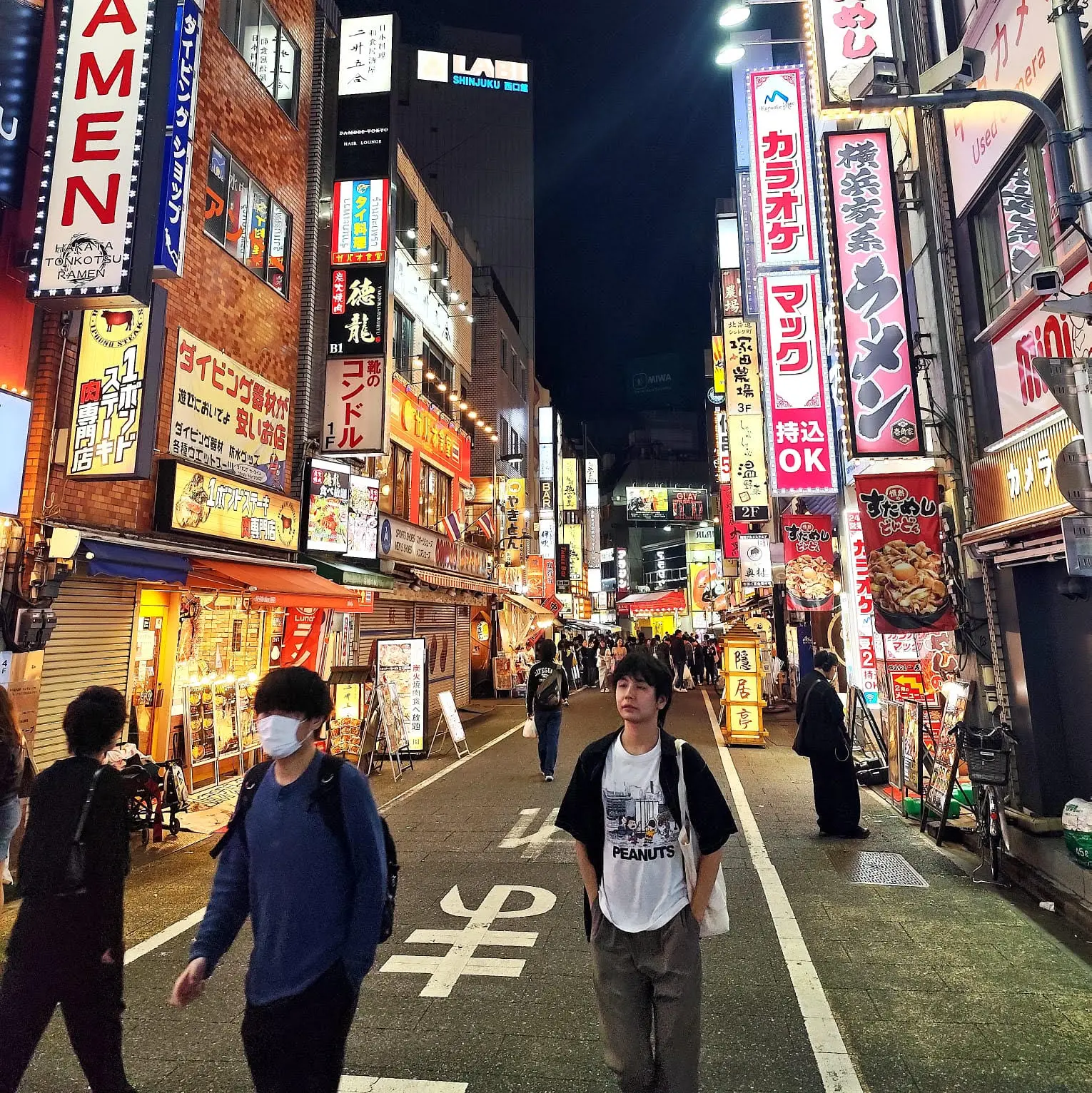 Dalle strade di Tokyo al silenzio di Miyajima: viaggio in Giappone tra contrasti, contemplazione e identità\n