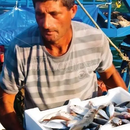 Pescatore trovato morto in mare al largo di Amendolara: la Procura sospetta omicidio\n