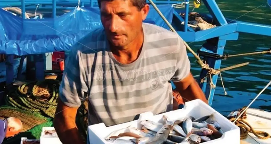 Pescatore trovato morto in mare al largo di Amendolara: la Procura sospetta omicidio
