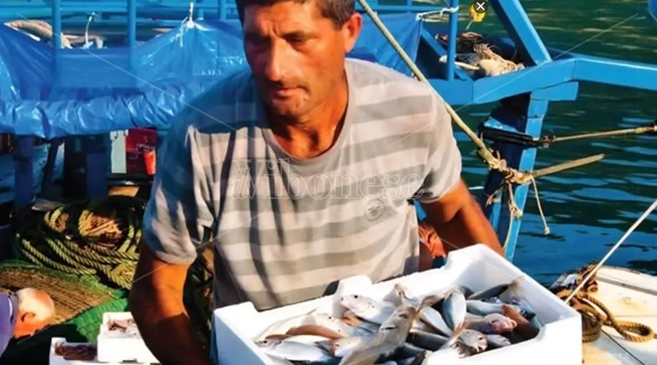 Pescatore trovato morto in mare al largo di Amendolara: la Procura sospetta omicidio\n