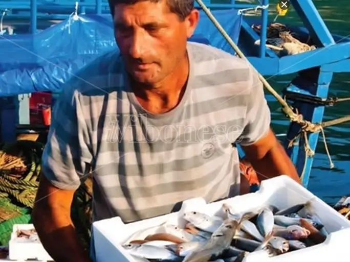 Pescatore trovato morto in mare al largo di Amendolara: la Procura sospetta omicidio