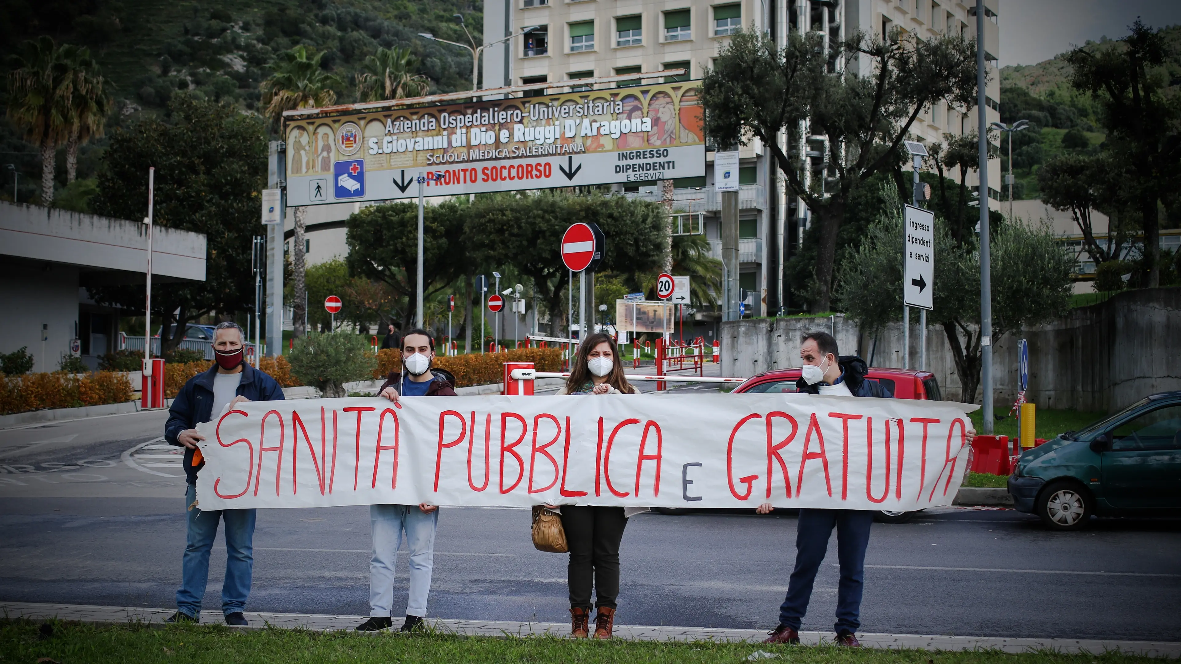 <p>Una manifestazione a favore della sanit&agrave; pubblica</p>\\n , Fabio Altobello