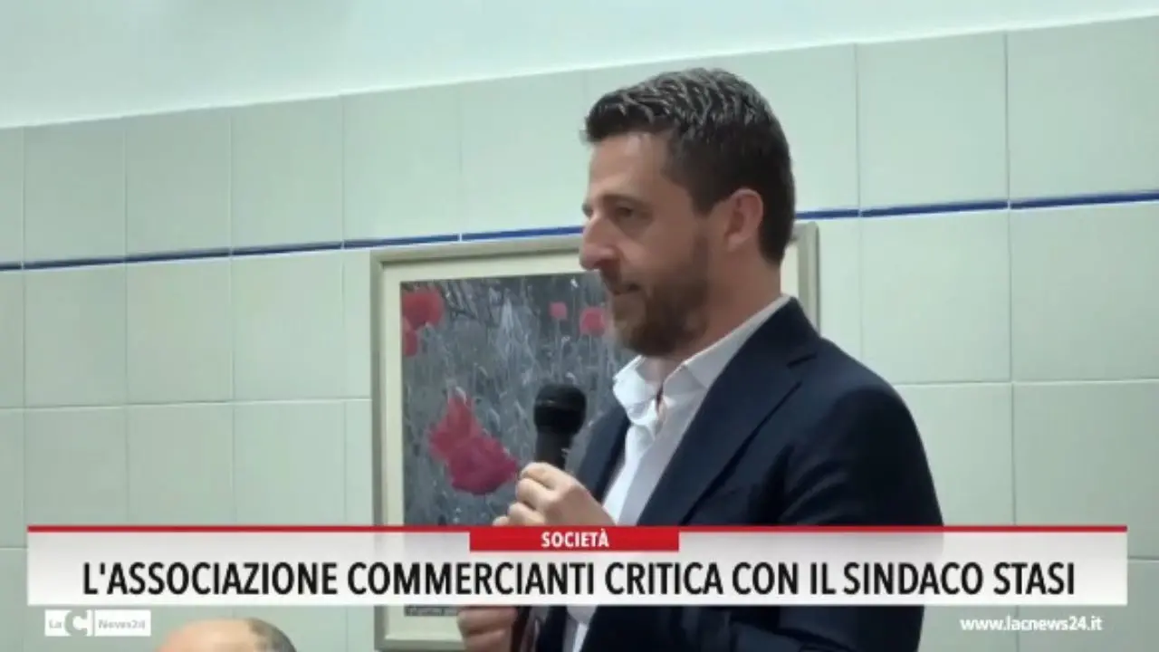L'associazione commercianti critica con il sindaco Stasi