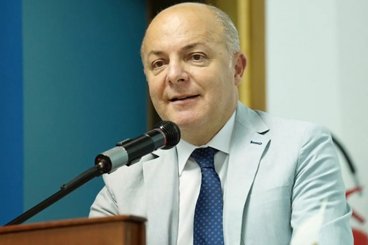 <p>Domenico Lione</p>\\n