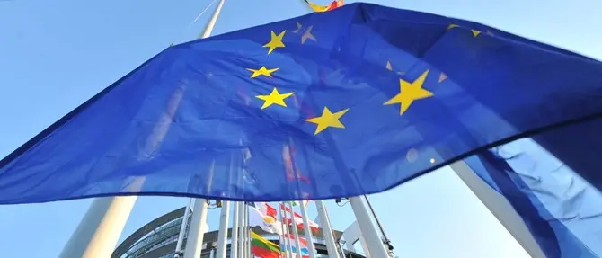 Fondi del Pnrr per il riarmo europeo,\u00A0la proroga di 18 mesi divide l’Ue: «Sbagliato spostare i soldi dal sociale alle bombe»\n