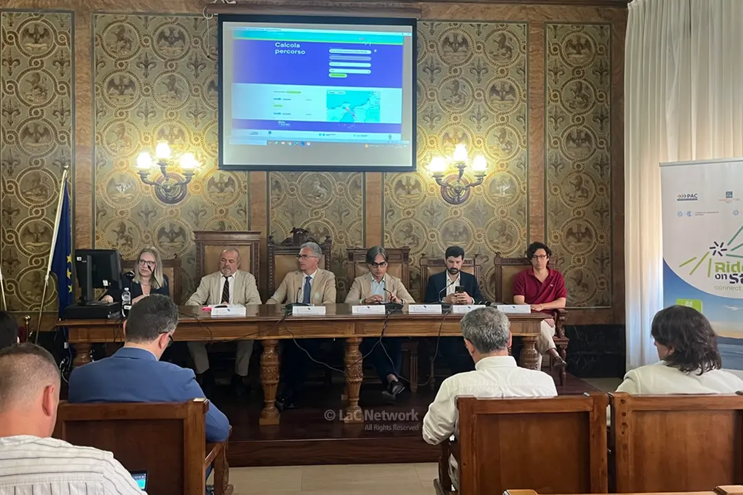 <p>Nel salone della Camera di Commercio di Reggio la presentazione del portale turistico &quot;Ride on Strait&quot;</p>\\n