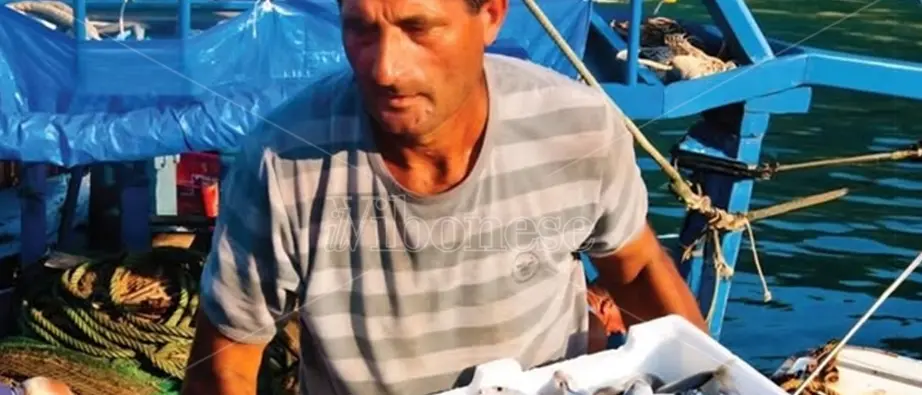 Un segno sul collo e una corda spezzata: sul caso del pescatore morto ad Amendolara prende piede l’ipotesi di un incidente