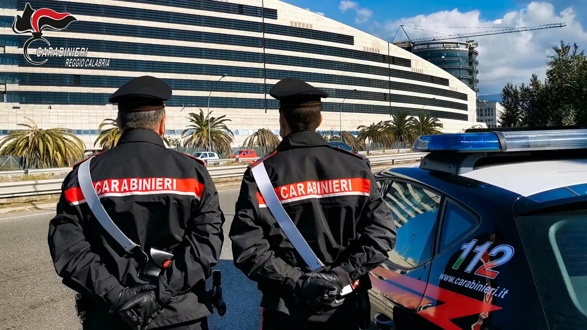 Reggio, evade dai domiciliari e sfonda la porta dei vicini: arrestato dai carabinieri\n