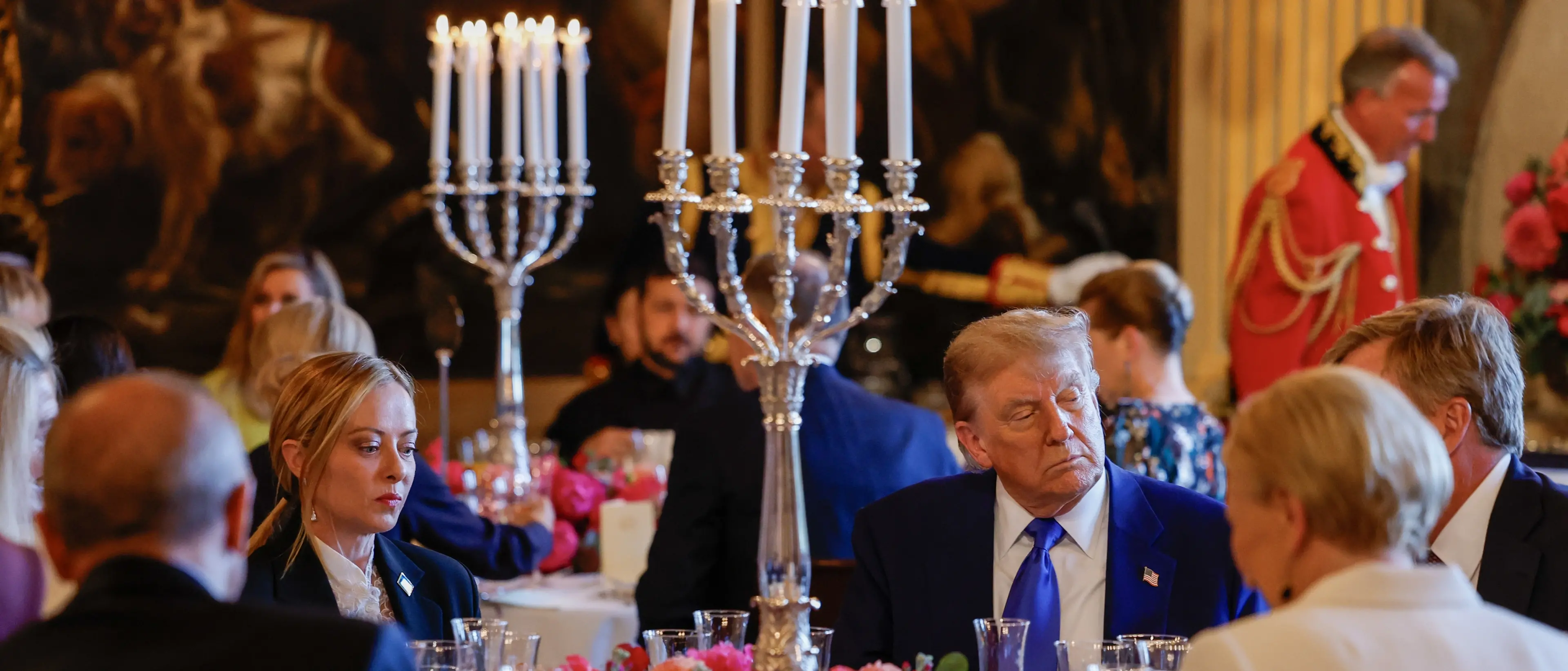 Trump all’Aja, tensioni alla cena Nato: gelo con Macron, convergenze incerte con Meloni\n