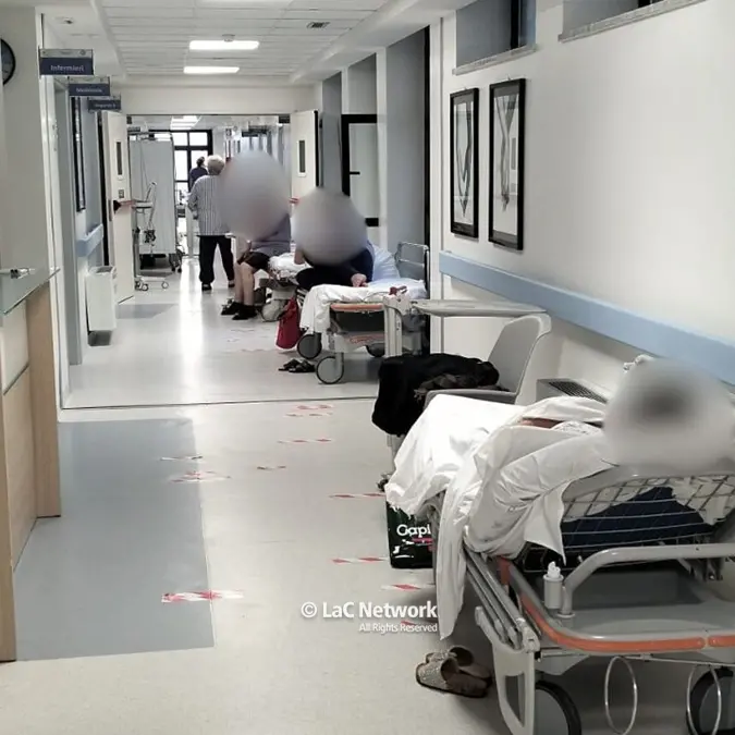 Pazienti stipati nei corridoi dell’ospedale prima dell’intervento al cuore, è emergenza sovraffollamento a Catanzaro\u00A0\n